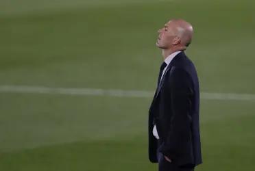 Zidane no puede creerlo y no sabe que hacer.