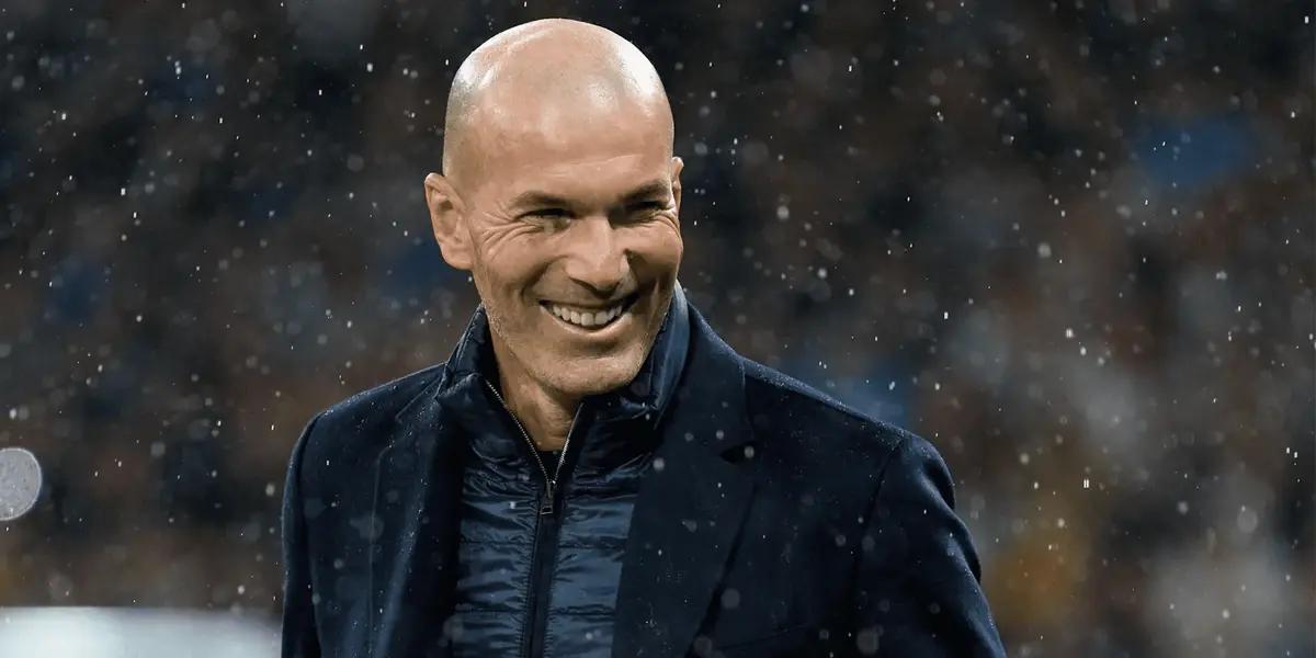 Zinedine Zidane tiene entre manos una oferta para volver al trabajo tras su larga ausencia aleado del fútbol