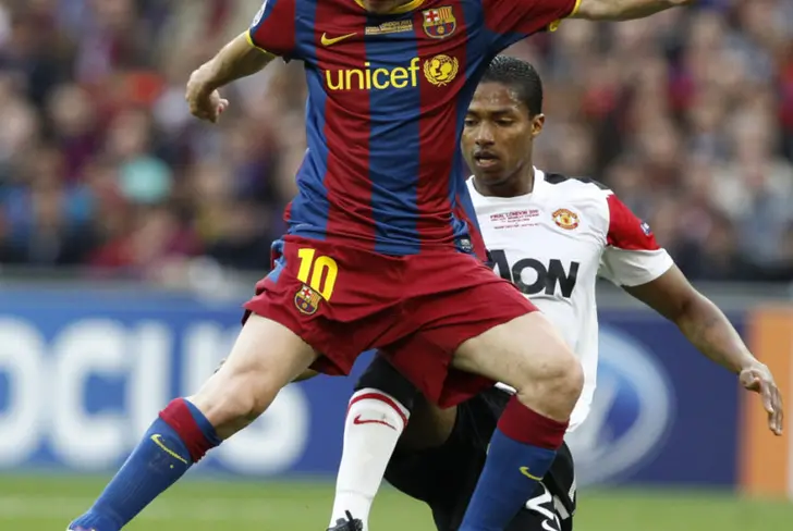 Antonio Valencia y Lionel Messi en la final de la UEFA Champions League 2010-2011